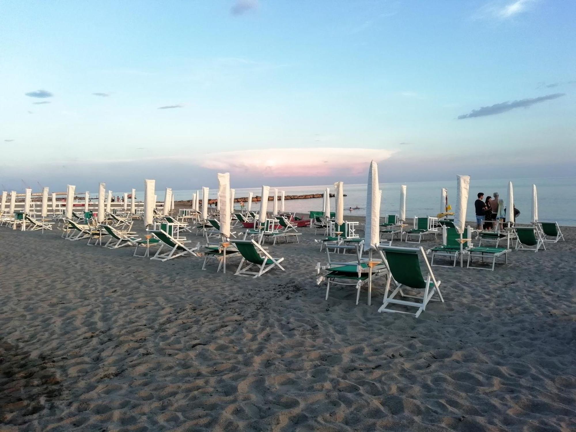 New Luxury 2Bdr Terrace, Views, Ac Leilighet Marina Di Carrara Eksteriør bilde
