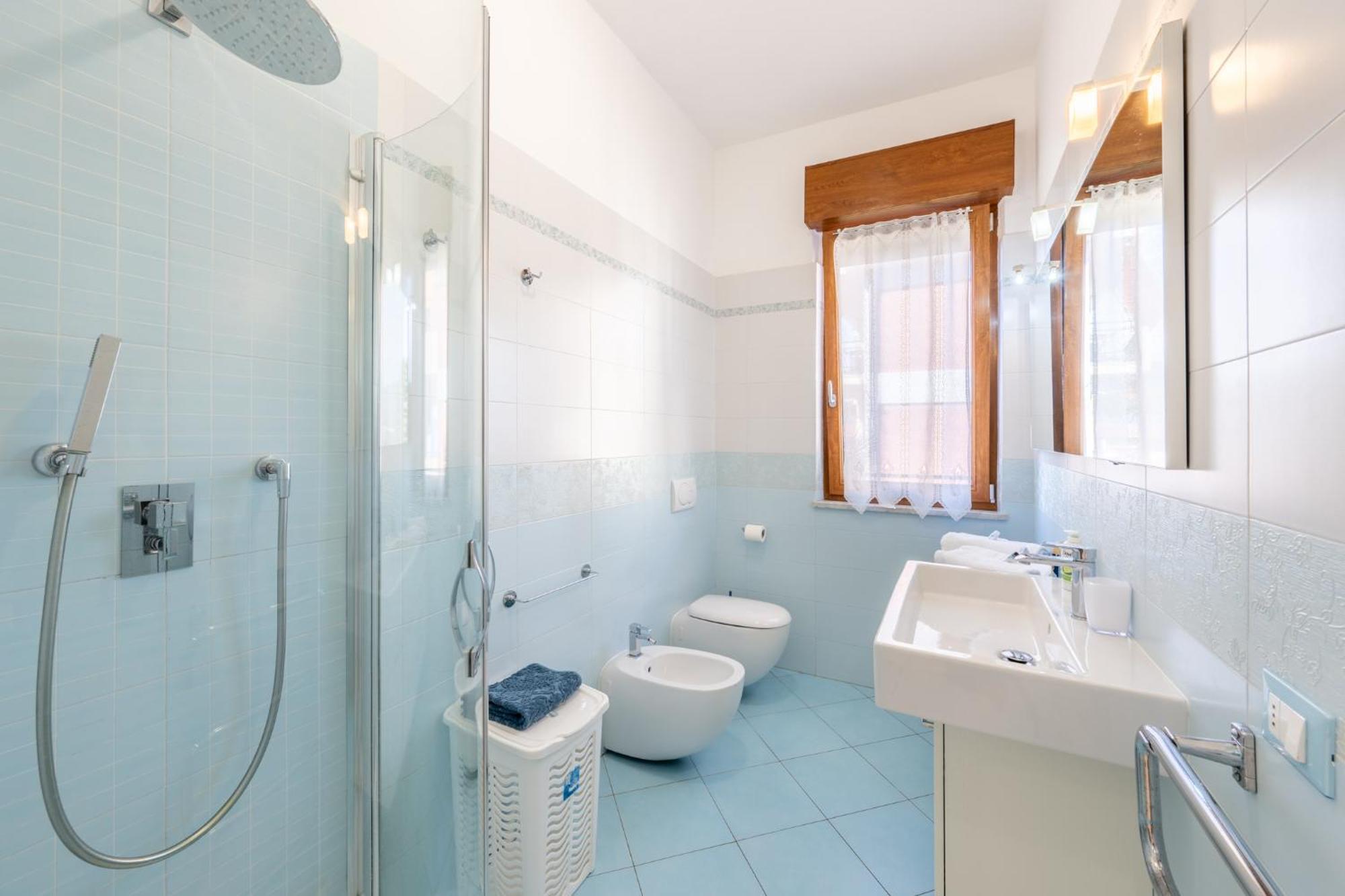 New Luxury 2Bdr Terrace, Views, Ac Leilighet Marina Di Carrara Eksteriør bilde